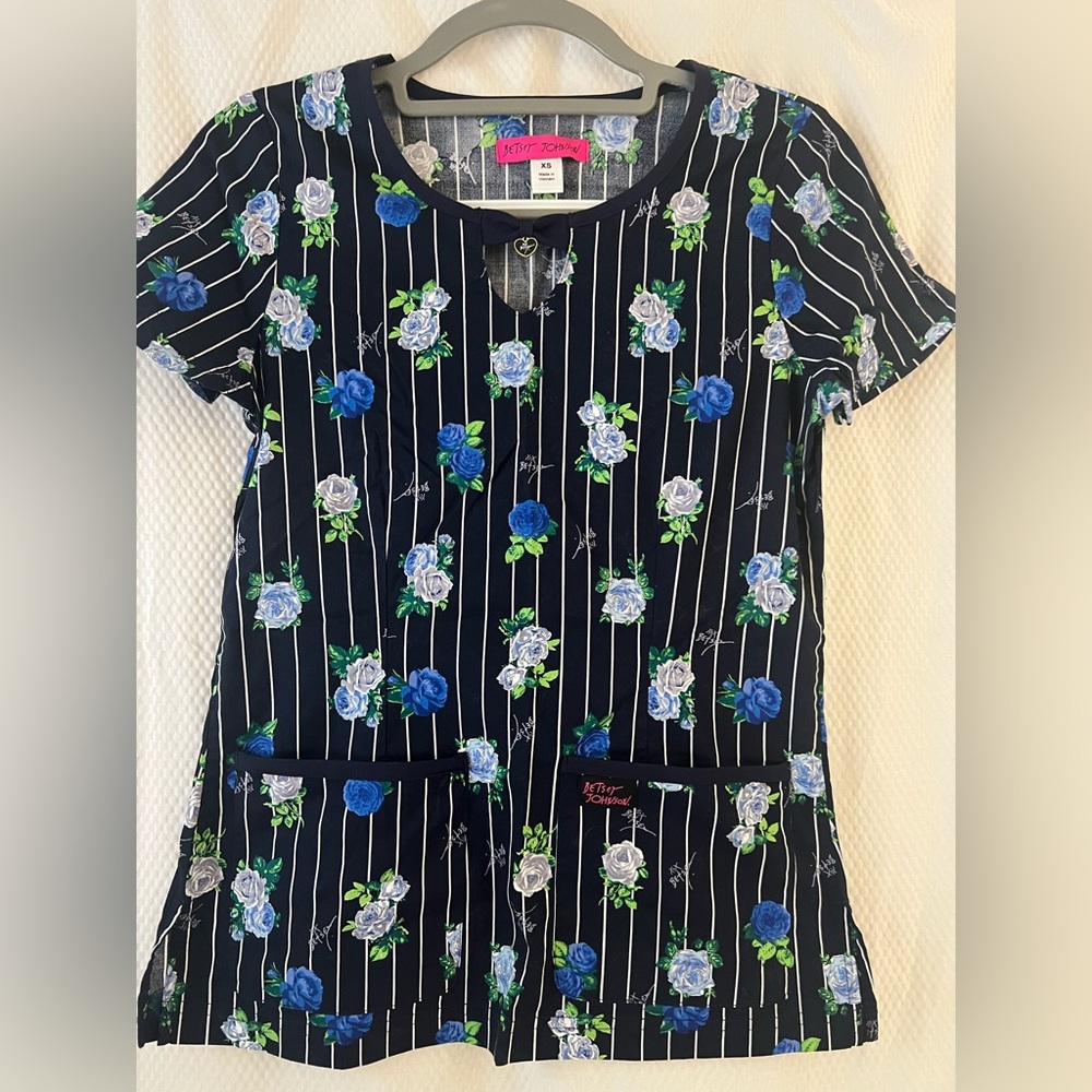 Betsey Johnson navy rose scrub top